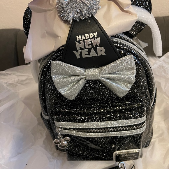 Loungefly Minnie Mouse Glitter Happy New Year Mini Backpack & Wallet - Picture 8 of 9